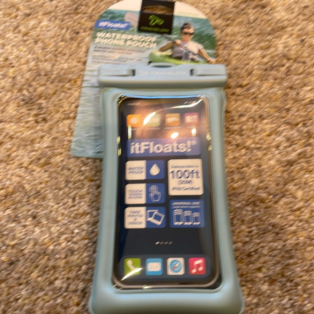 New! NWT! Waterproof phone pouch